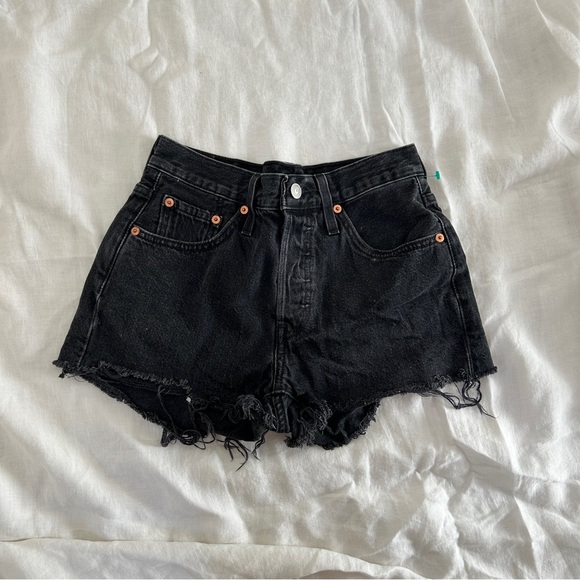Levi’s 501 black cut off shorts - Picture 4 of 7